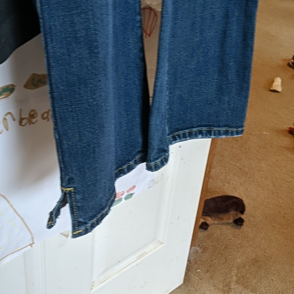 Jeans - Picture 2 of 3